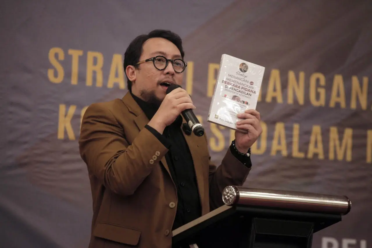 G-boris-tampubolon-luncurkan-buku-strategi-menangani-dan-memenangkan-perkara-pidana-di-pengadilan-hho